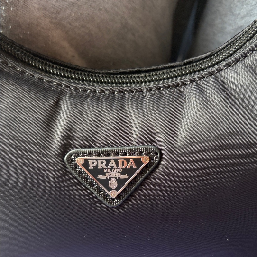 NEW Prada logo re-edition 2000 handbag & keychain! - Picture 10 of 15